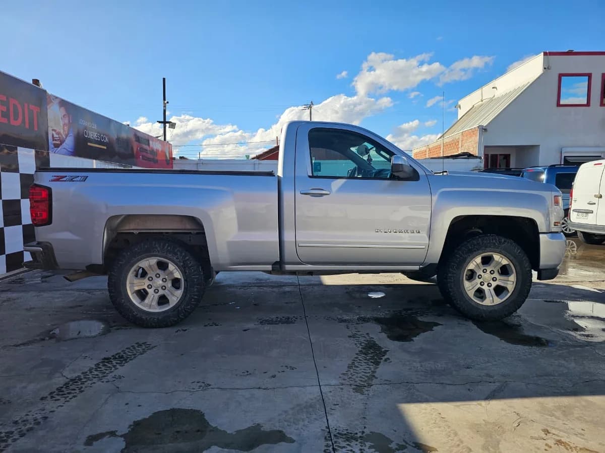 CHEVROLET SILVERADO RC 4X4 2018 - Imagen 8