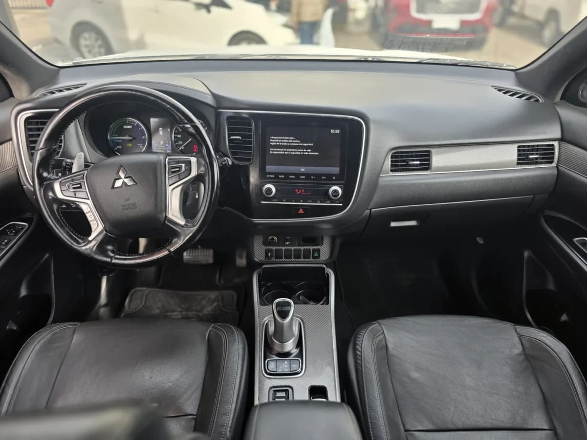 MITSUBISHI OUTLANDER 2.4 GLX HIBRIDO 4X4 AT 5P 2021 - Imagen 2