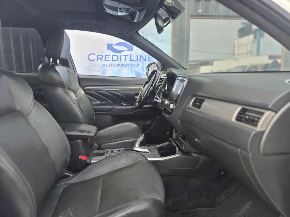 MITSUBISHI OUTLANDER 2.4 GLX HIBRIDO 4X4 AT 5P 2021 - Imagen 5