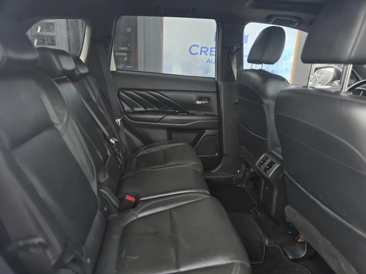 MITSUBISHI OUTLANDER 2.4 GLX HIBRIDO 4X4 AT 5P 2021 - Imagen 6