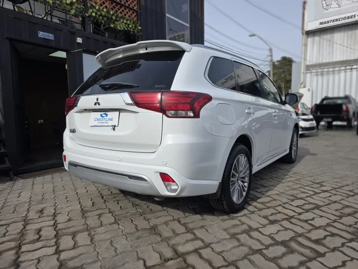 MITSUBISHI OUTLANDER 2.4 GLX HIBRIDO 4X4 AT 5P 2021 - Imagen 7