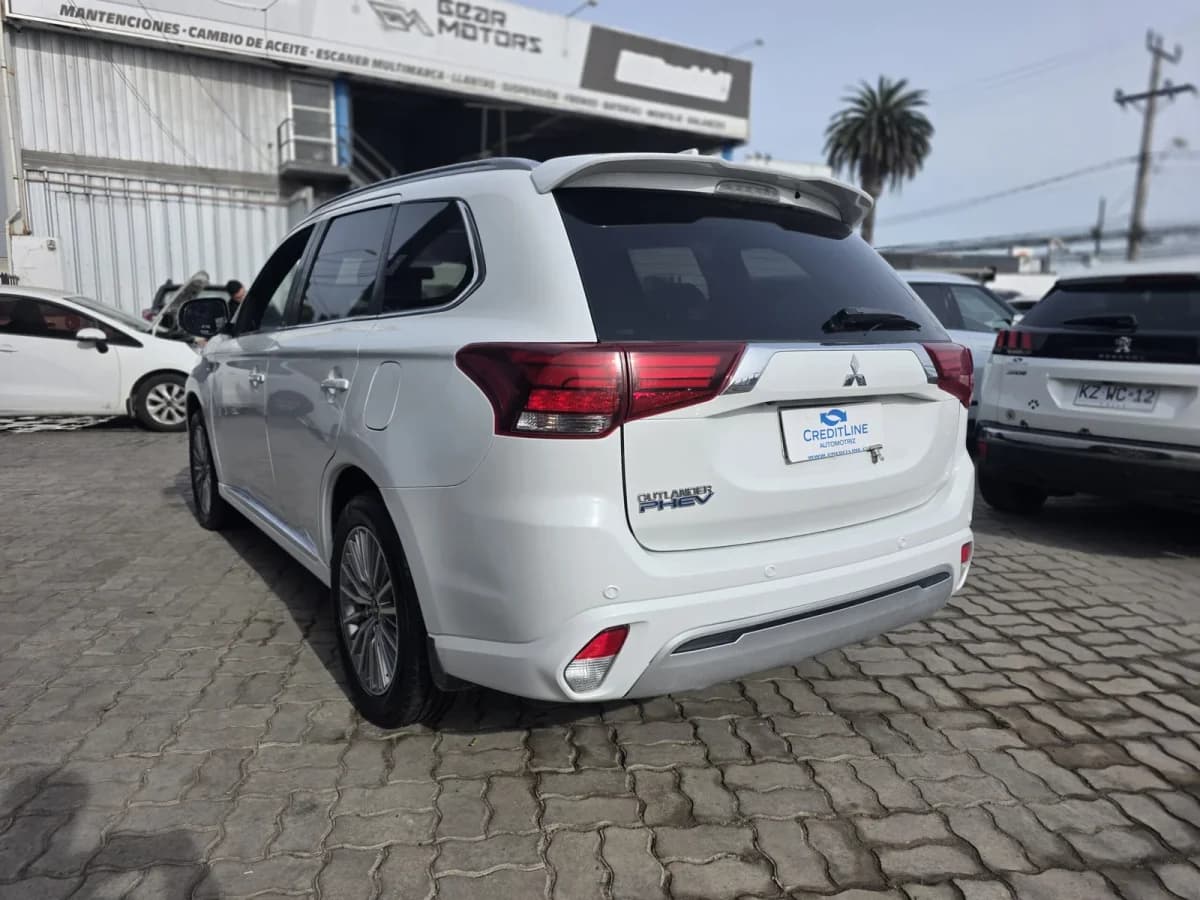 MITSUBISHI OUTLANDER 2.4 GLX HIBRIDO 4X4 AT 5P 2021 - Imagen 9