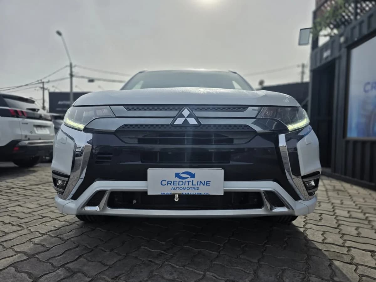 MITSUBISHI OUTLANDER 2.4 GLX HIBRIDO 4X4 AT 5P 2021 - Imagen 11