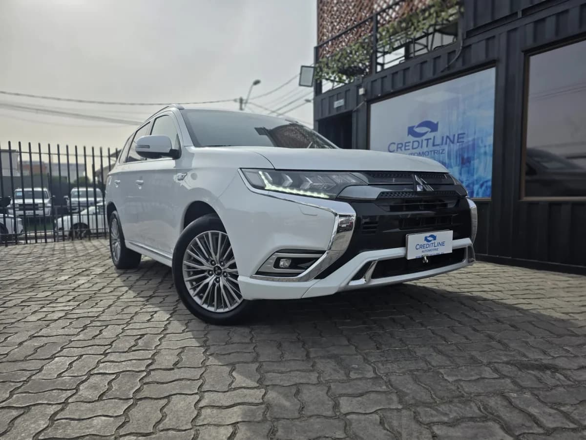 MITSUBISHI OUTLANDER 2.4 GLX HIBRIDO 4X4 AT 5P 2021 - Imagen 12