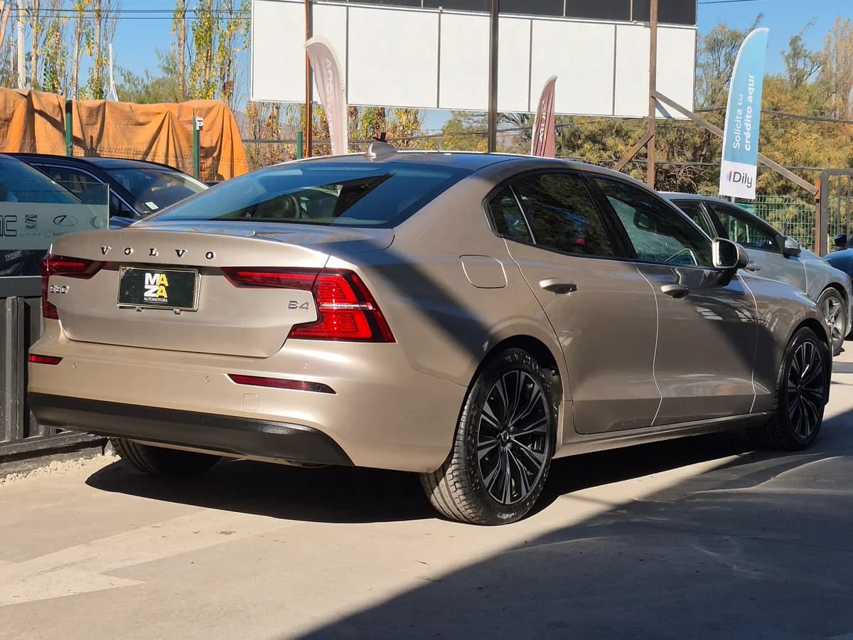 VOLVO S60 B4 2.0 2023 - Imagen 6