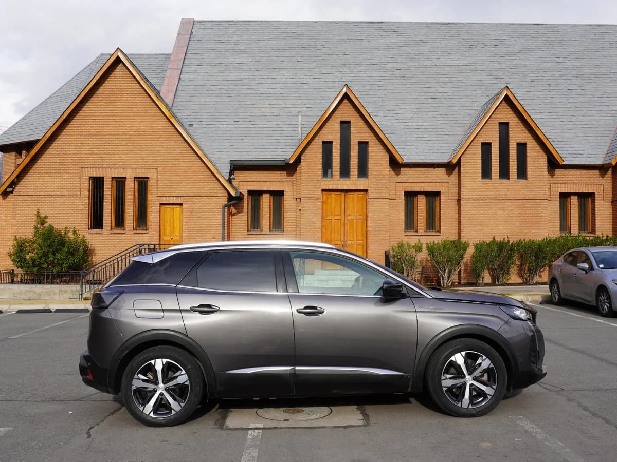 Peugeot 3008 1.6 GT Hibrido año 2023 - Imagen 4