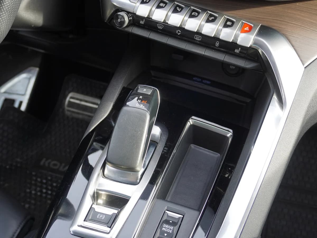 Peugeot 3008 1.6 GT Hibrido año 2023 - Imagen 21