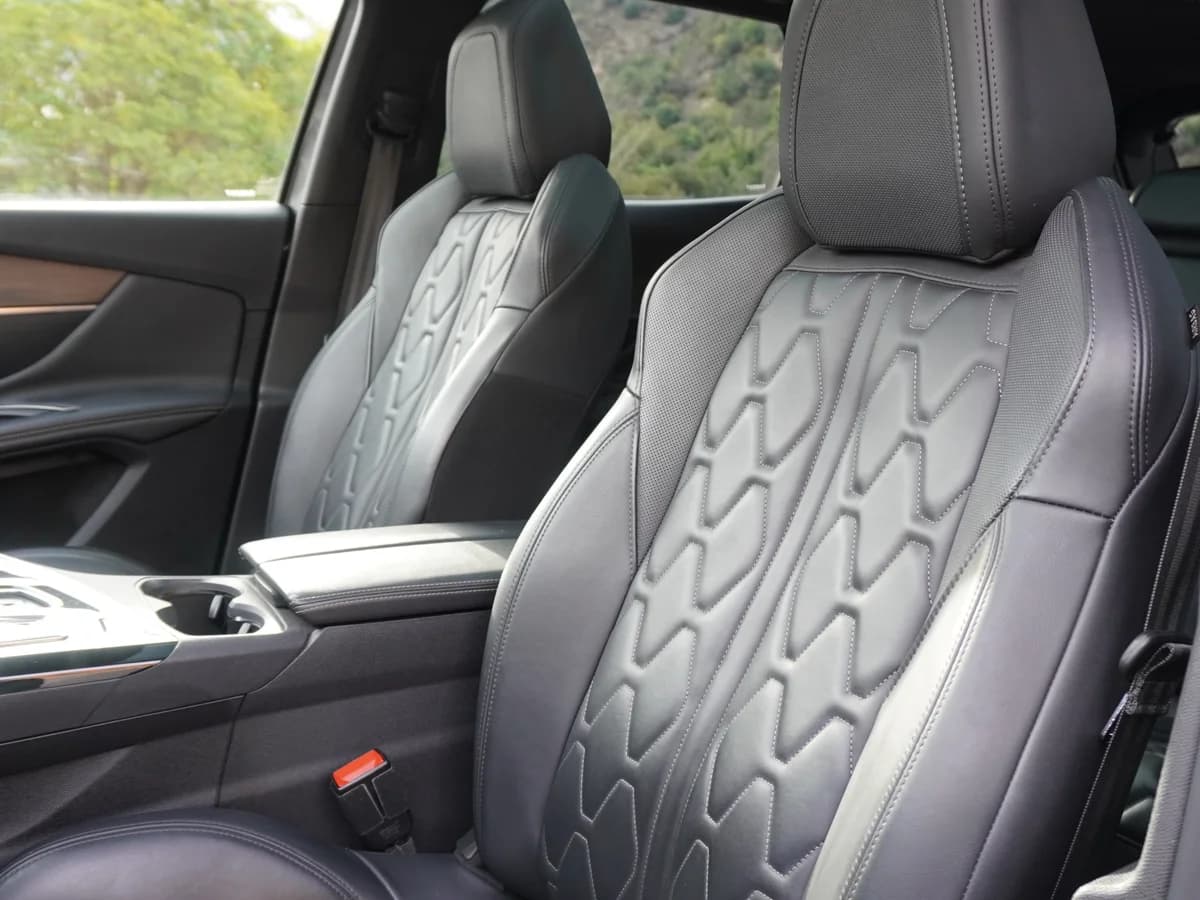 Peugeot 3008 1.6 GT Hibrido año 2023 - Imagen 24