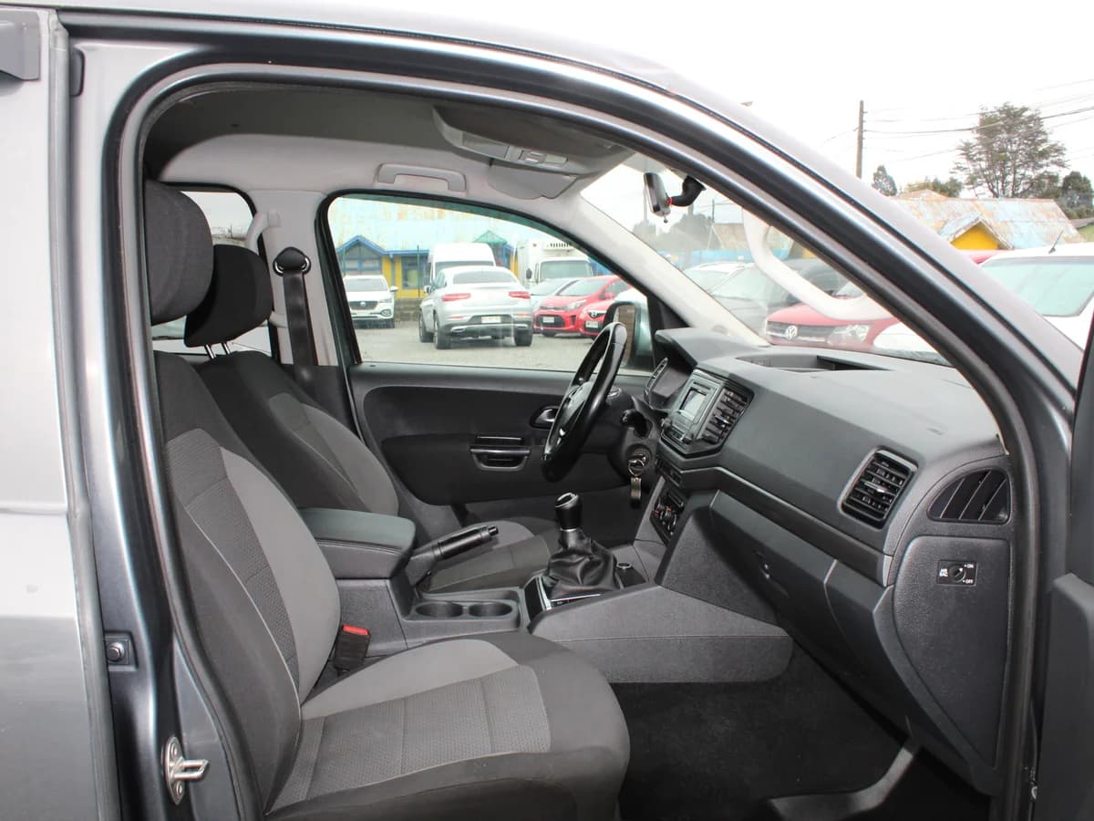 VOLKSWAGEN Amarok 2.0 TRENDLINE DIESEL 4MOTION 4X4 DOB. CAB. MT 4P 2019 - Imagen 6