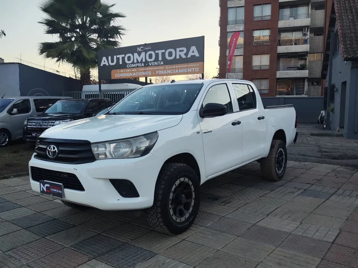TOYOTA HILUX DX 2.4 2017 - Imagen 2