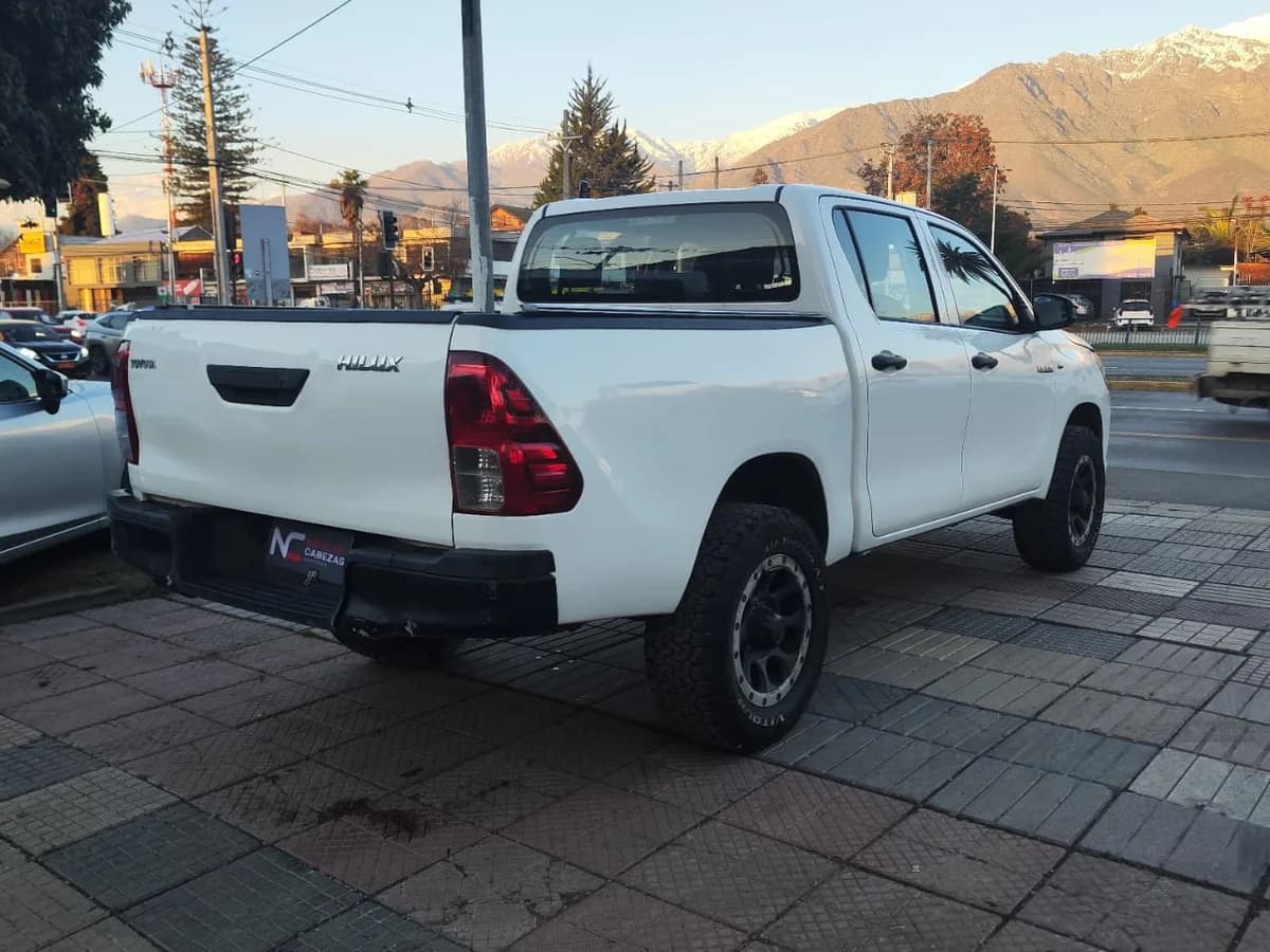 TOYOTA HILUX DX 2.4 2017 - Imagen 4