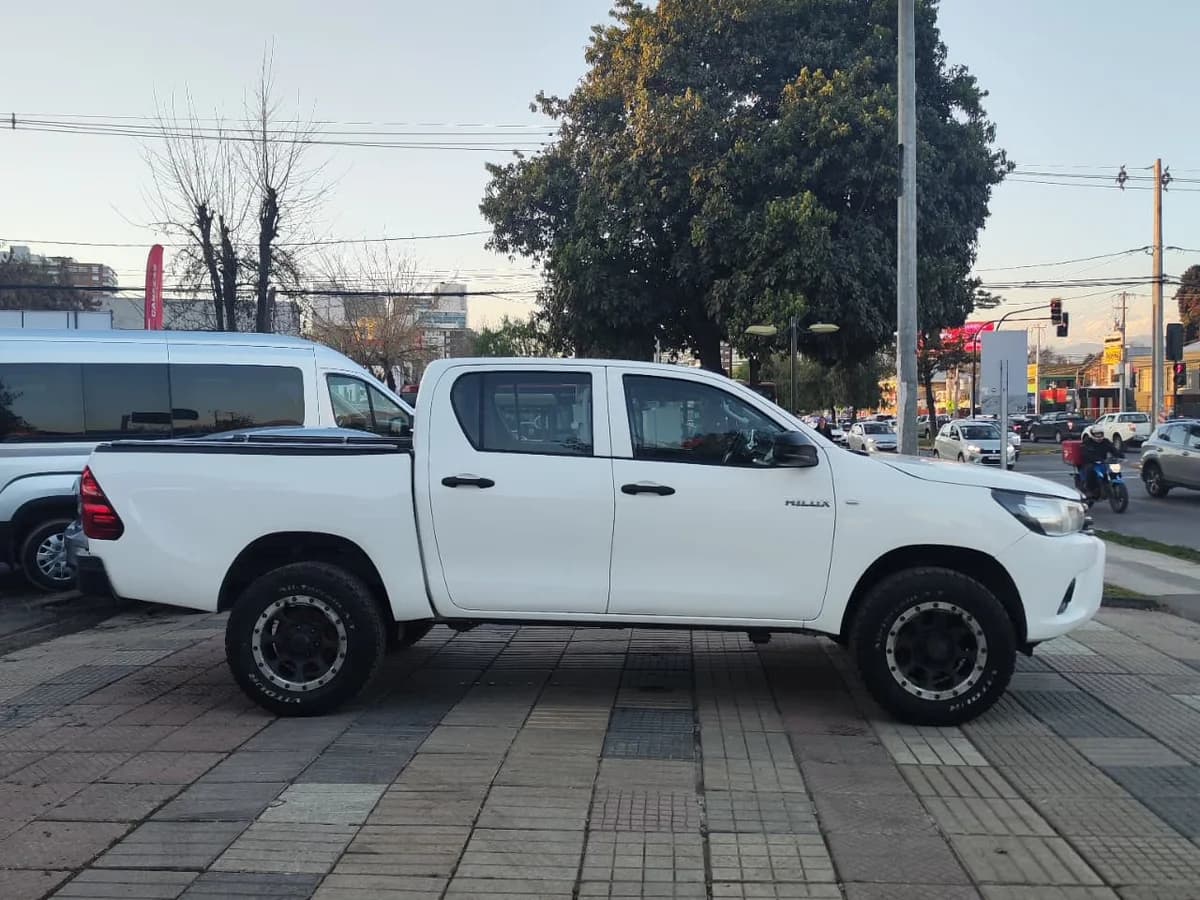 TOYOTA HILUX DX 2.4 2017 - Imagen 5