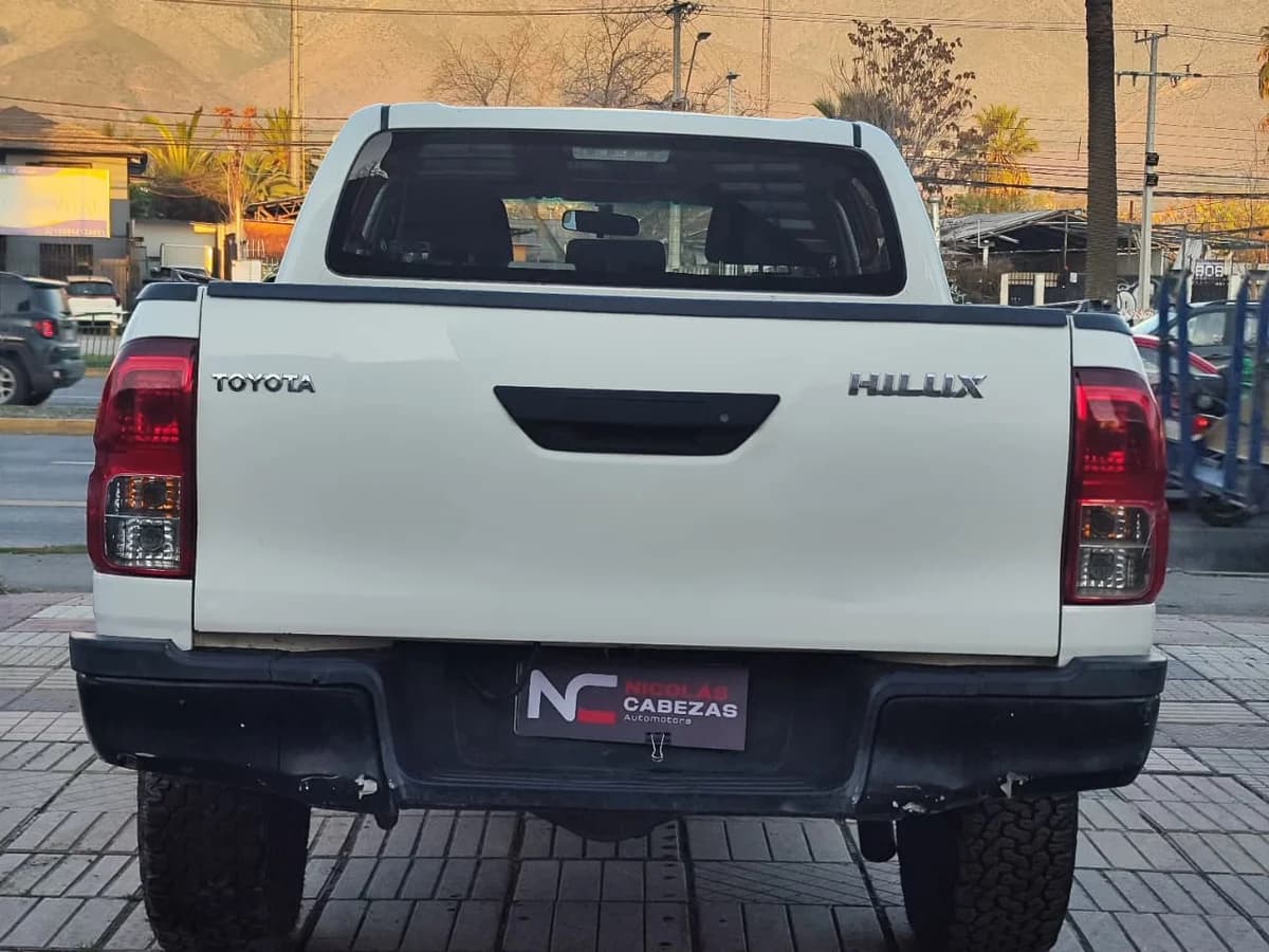 TOYOTA HILUX DX 2.4 2017 - Imagen 6