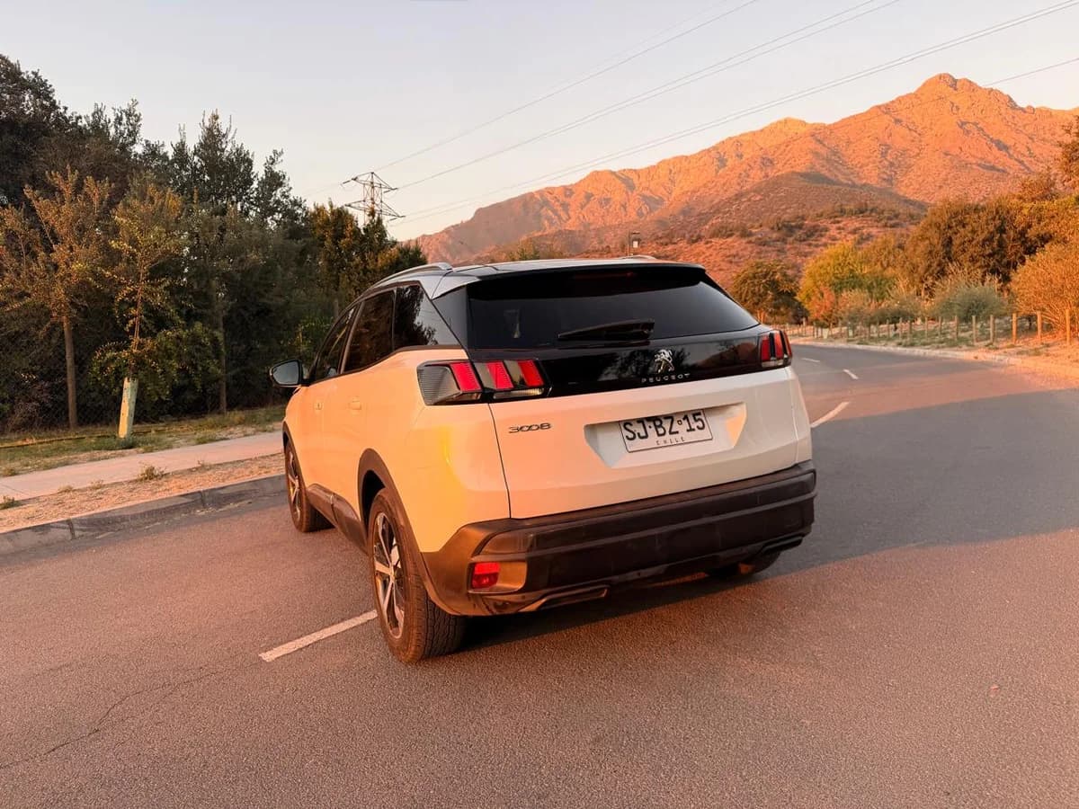 PEUGEOT 3008 ALLURE BLUEHDI 130 1.5 2023 - Imagen 11