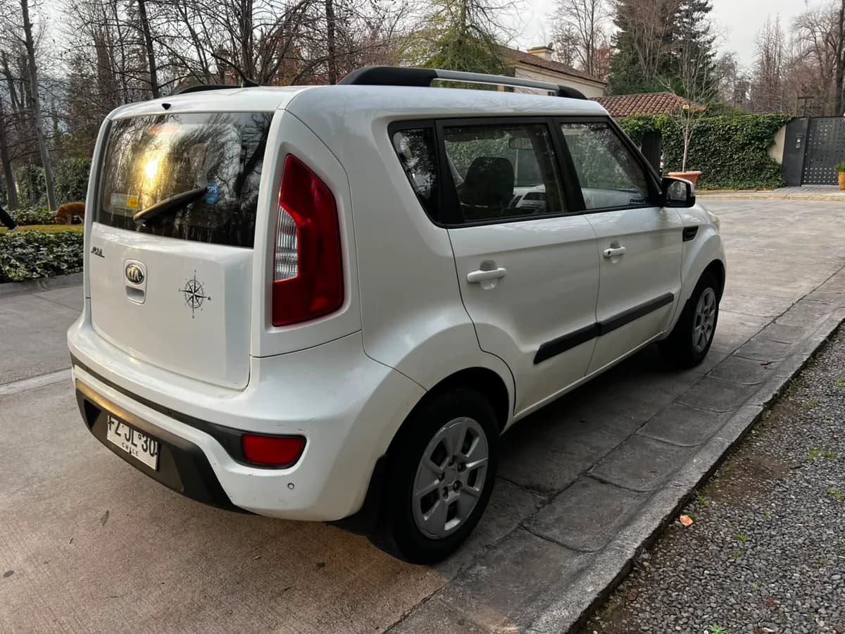 KIA Soul LX 1.6L MT6 año 2014 - Imagen 8
