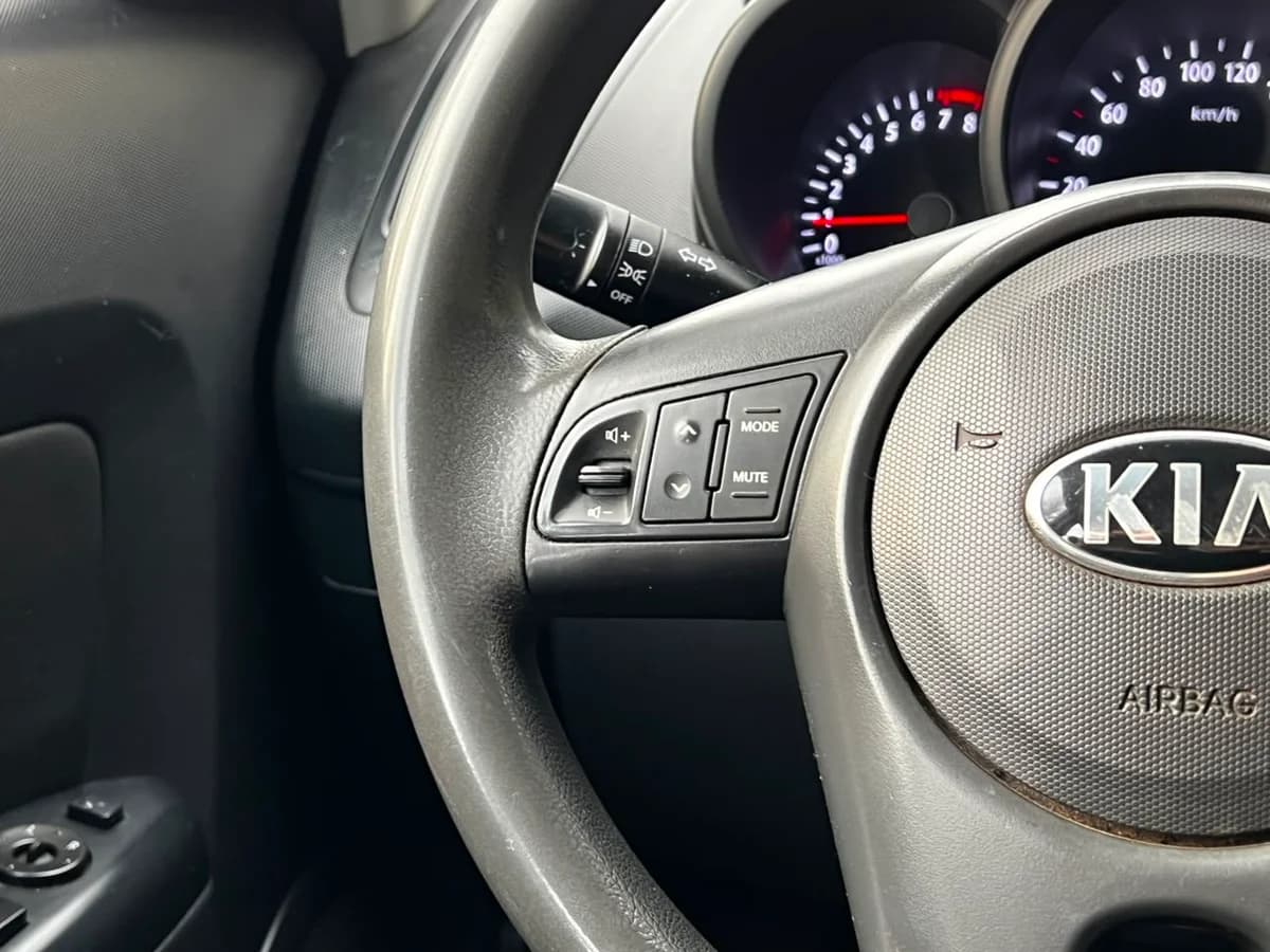 KIA Soul LX 1.6L MT6 año 2014 - Imagen 9