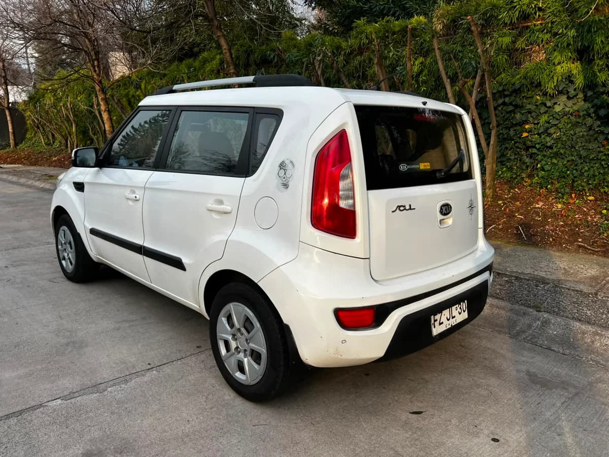 KIA Soul LX 1.6L MT6 año 2014 - Imagen 17