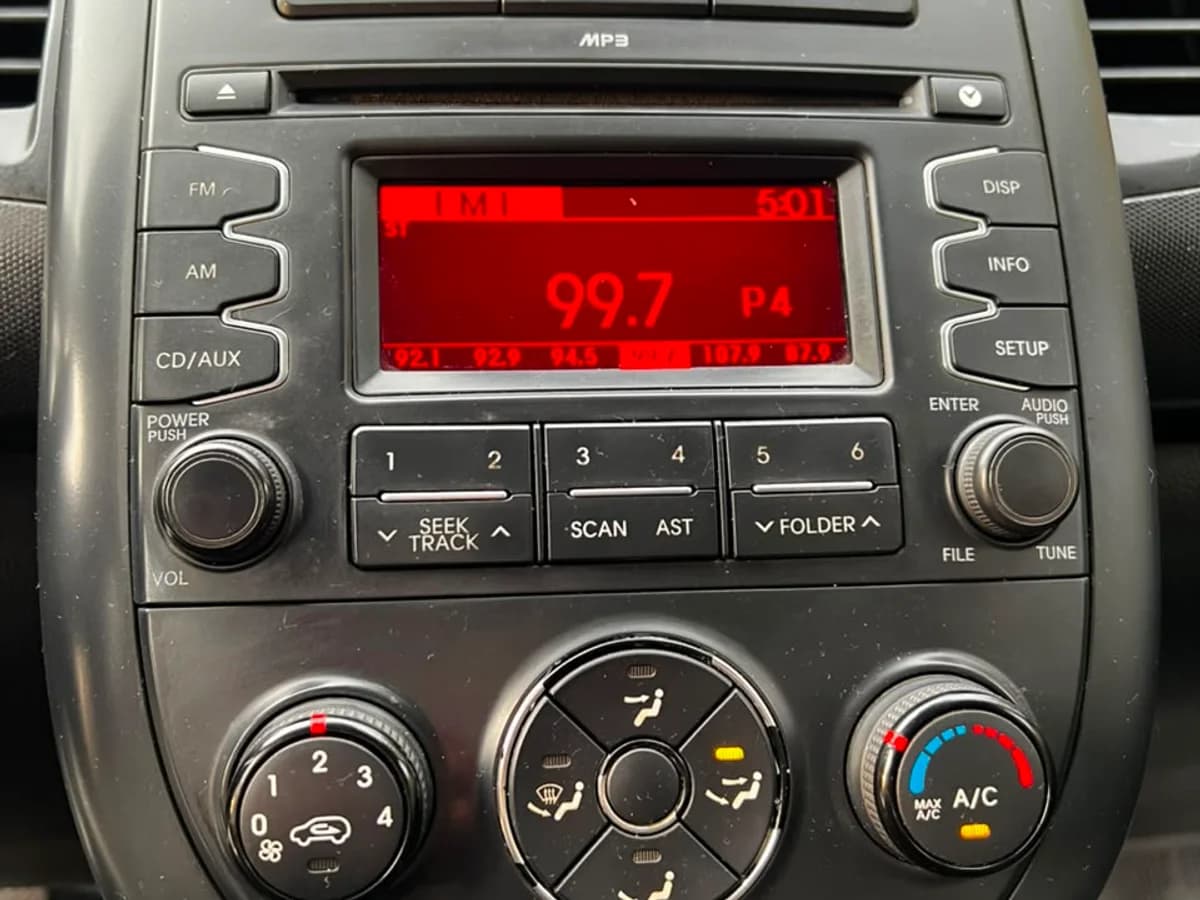 KIA Soul LX 1.6L MT6 año 2014 - Imagen 24