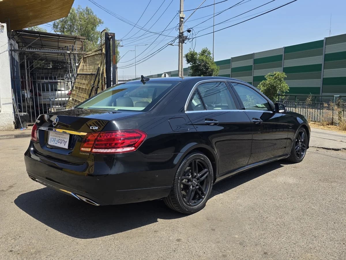 *OFERTA DE LA SEMANA* MERCEDES BENZ E220 CDI 2.1 BLUE EFFICIENCY DIESEL 4X2 AT 4P 2015 - Imagen 6