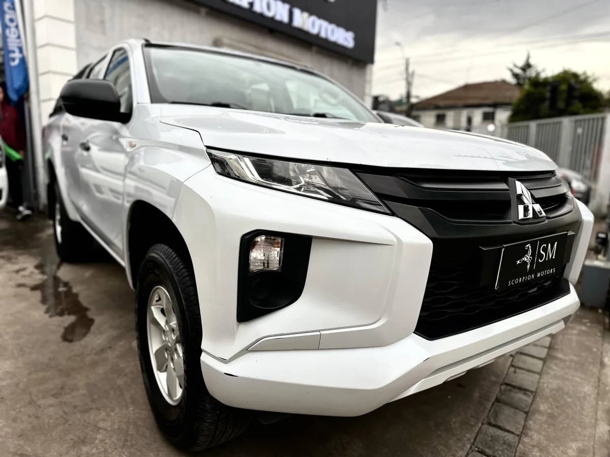 MITSUBISHI L200 WORK CR WF 2.4 2023 - Imagen 10