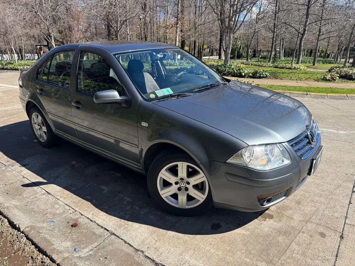 Volkswagen Bora 2.0L Trendline Sky MT5 año 2014 - Imagen 1