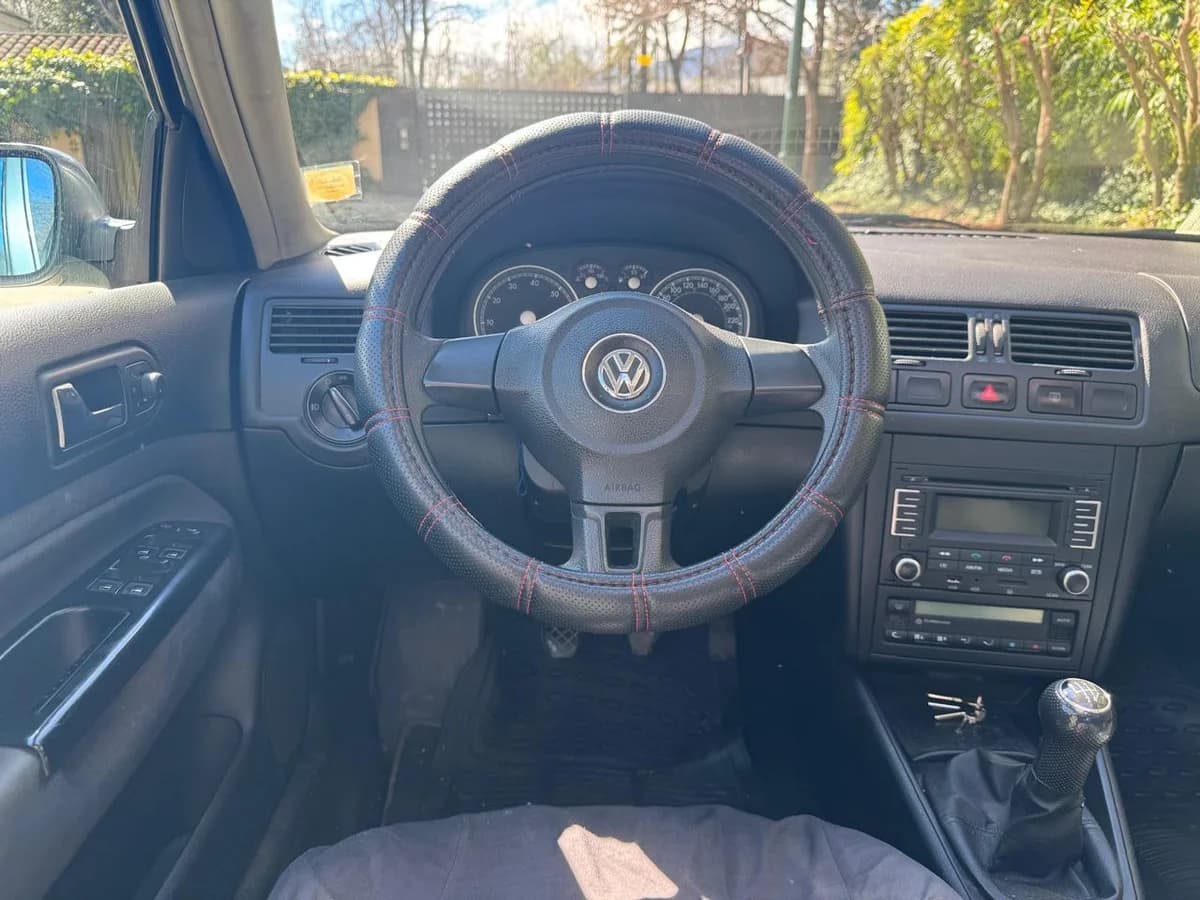 Volkswagen Bora 2.0L Trendline Sky MT5 año 2014 - Imagen 12