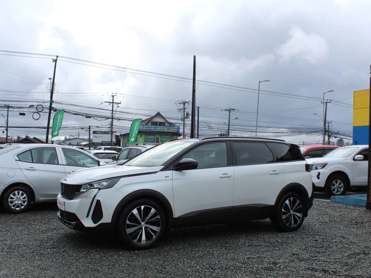 PEUGEOT 5008 GT 1.5 diésel 2023 - Imagen 1
