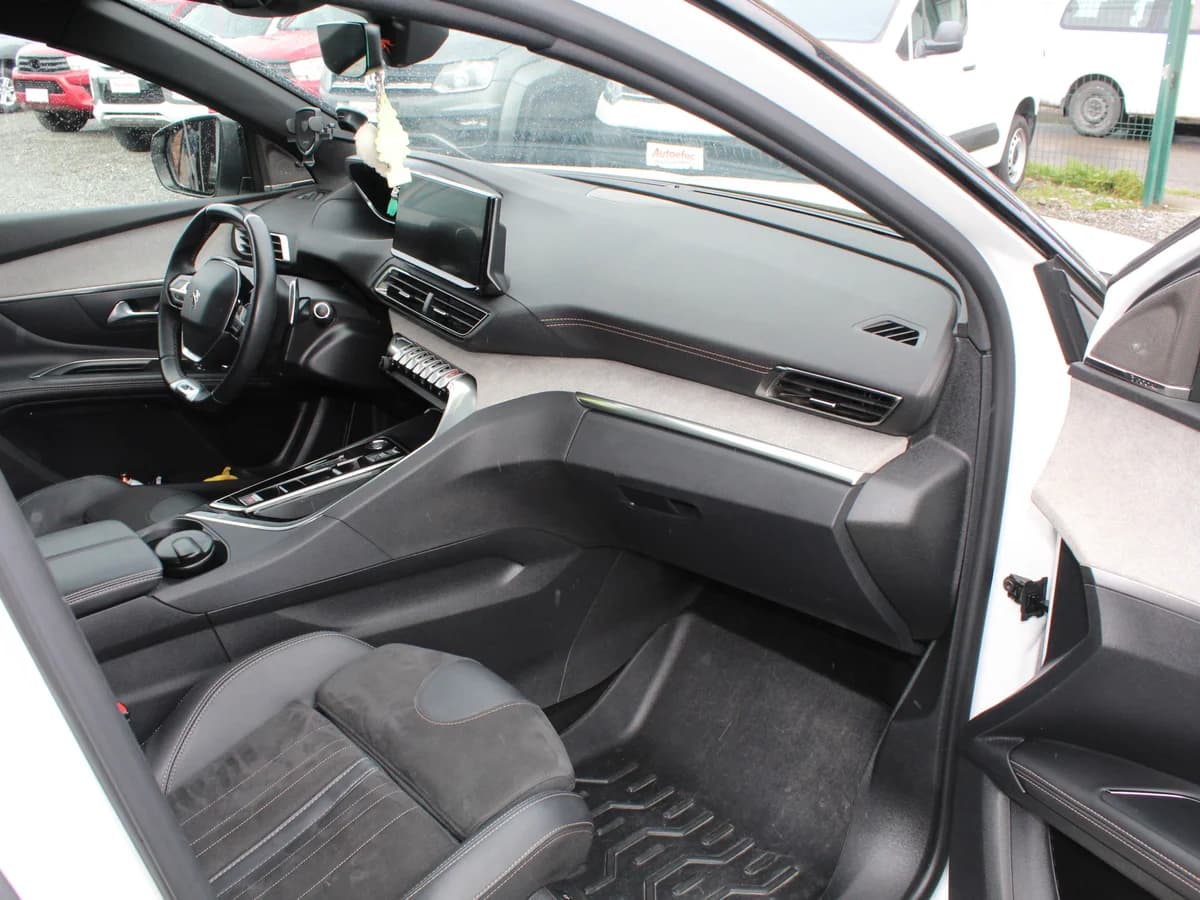 PEUGEOT 5008 GT 1.5 diésel 2023 - Imagen 5