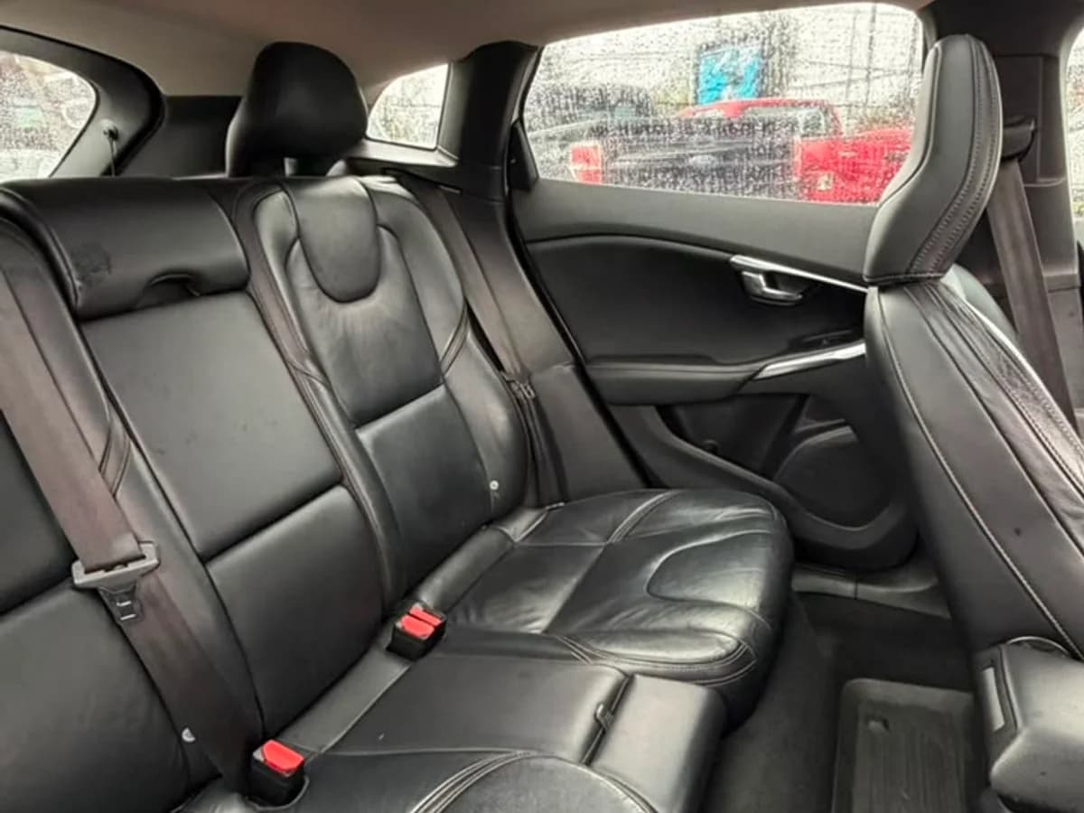 VOLVO V40 2.5 BENCINERA 4X4 AWDAT 5P 2014 - Imagen 9
