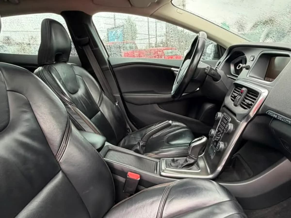 VOLVO V40 2.5 BENCINERA 4X4 AWDAT 5P 2014 - Imagen 16