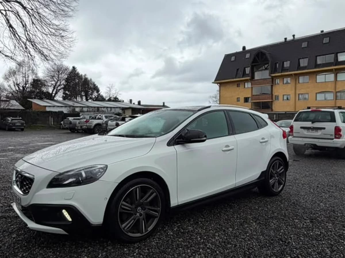 VOLVO V40 2.5 BENCINERA 4X4 AWDAT 5P 2014 - Imagen 17