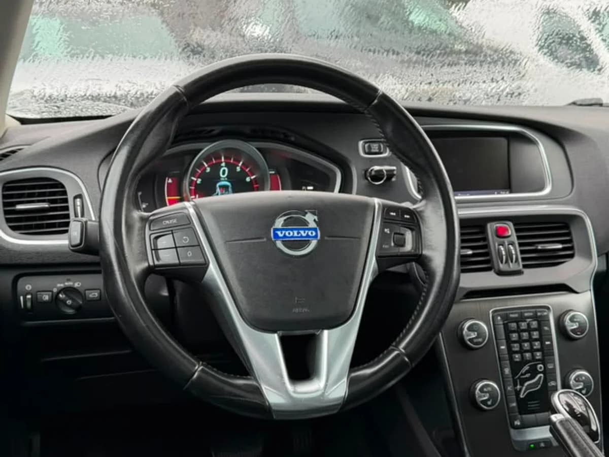 VOLVO V40 2.5 BENCINERA 4X4 AWDAT 5P 2014 - Imagen 20