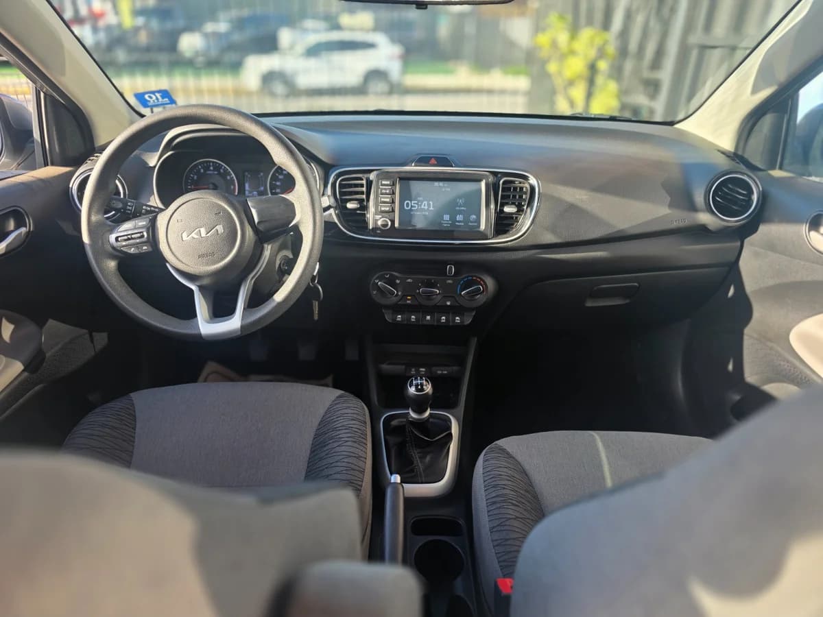 KIA Soluto 1.4 EX SUNROOF MT 2024 - Imagen 4